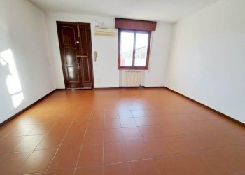 soggiorno - Villa a Schiera Rovigo - foto 6