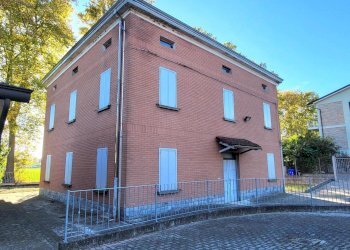 20251027_144258.jpg - Villa Strada Cornazzano 3, Sissa Trecasali - foto 1