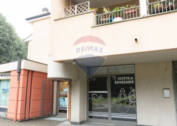 Casa all\'aperto - Attività Commerciale Piazza Carlo Mainardi
 
1, Abbiategrasso - foto 2