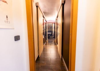 Hall / corridoio - Attività Commerciale Piazza Carlo Mainardi
 
1, Abbiategrasso - foto 54