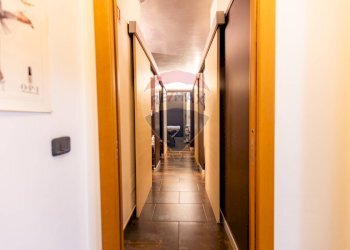 Hall / corridoio - Attività Commerciale Piazza Carlo Mainardi
 
1, Abbiategrasso - foto 55