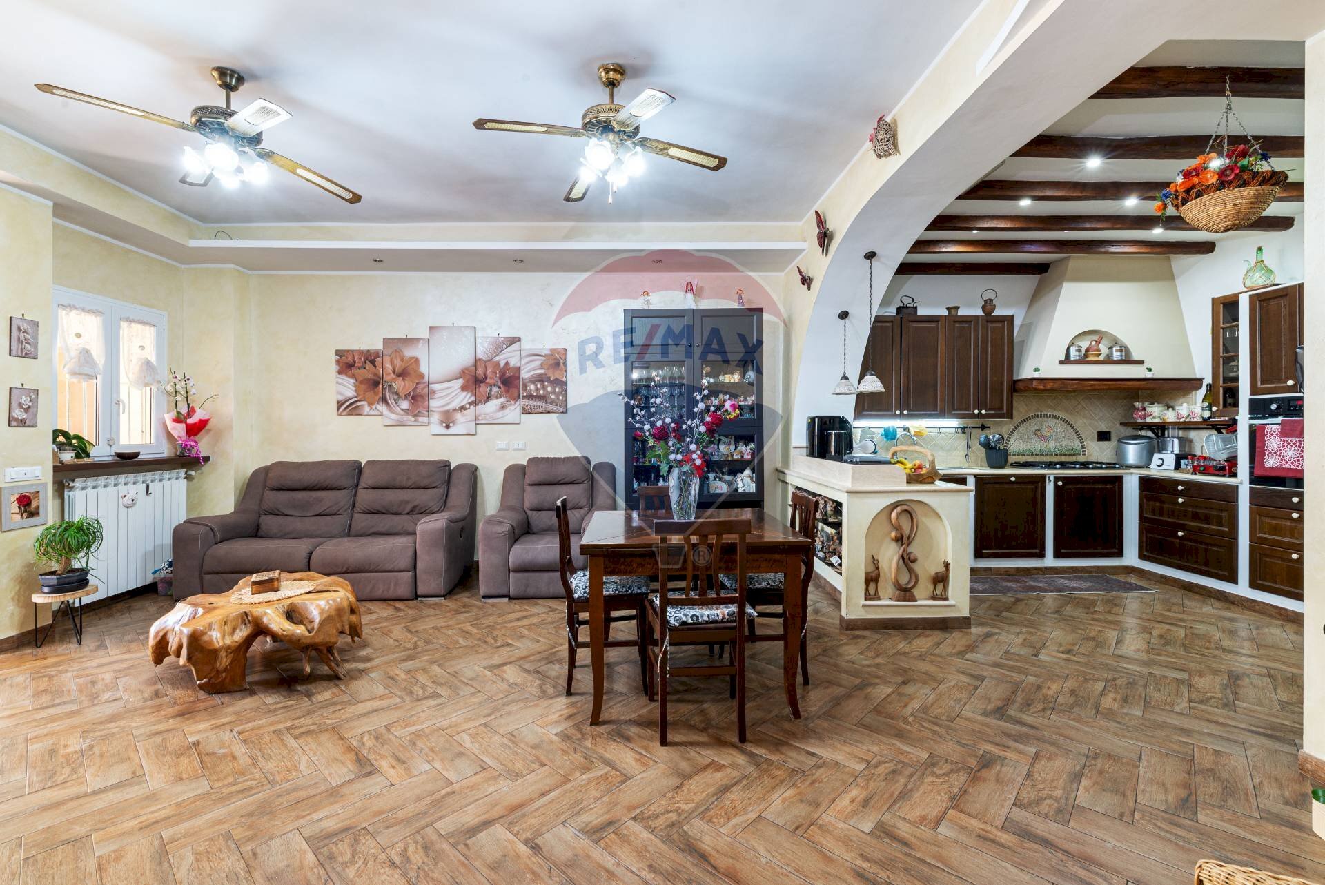 Sala da pranzo - Quadrilocale VIA ANIENE
 
28/A, Guidonia Montecelio - foto 2