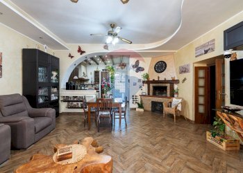 Sala da pranzo - Quadrilocale VIA ANIENE
 
28/A, Guidonia Montecelio - foto 1