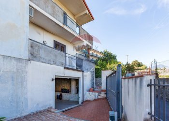 Edificio all\'aperto - Casa semi indipendente Via Pulei
 
67/B, Mascalucia - foto 7