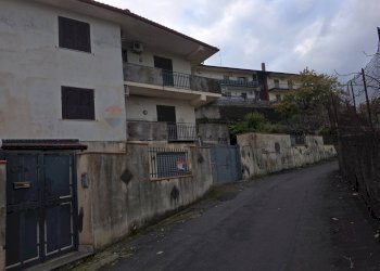 Edificio all\'aperto - Casa semi indipendente Via Pulei
 
67/B, Mascalucia - foto 4
