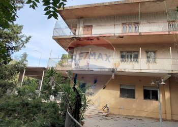 Edificio all\'aperto - Villa VIA SANTA MARIA DI GESU'
 
20, Caltagirone - foto 5