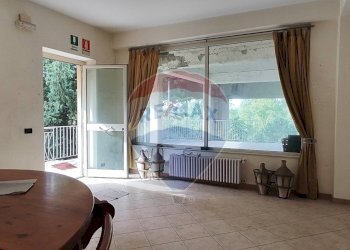 Sala da pranzo - Villa VIA SANTA MARIA DI GESU'
 
20, Caltagirone - foto 14