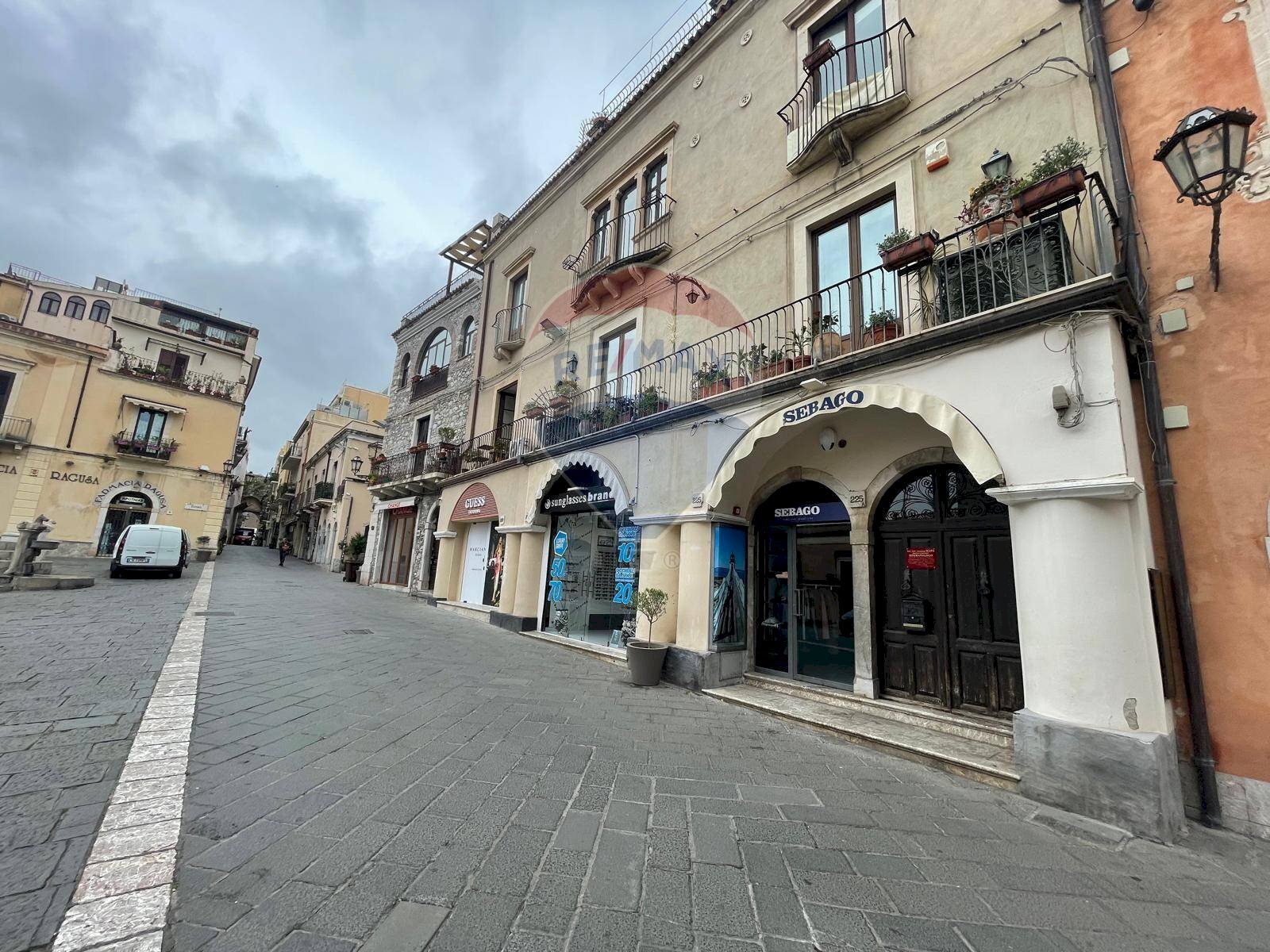 Edificio all\'aperto - Locale Commerciale corso umberto
 
227, Taormina - foto 3