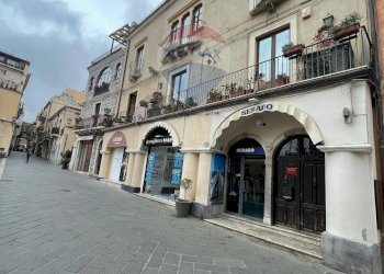 Edificio all\'aperto - Locale Commerciale corso umberto
 
227, Taormina - foto 4