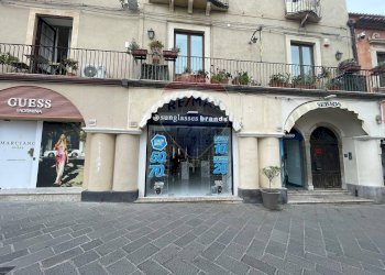 Edificio all\'aperto - Locale Commerciale corso umberto
 
227, Taormina - foto 7