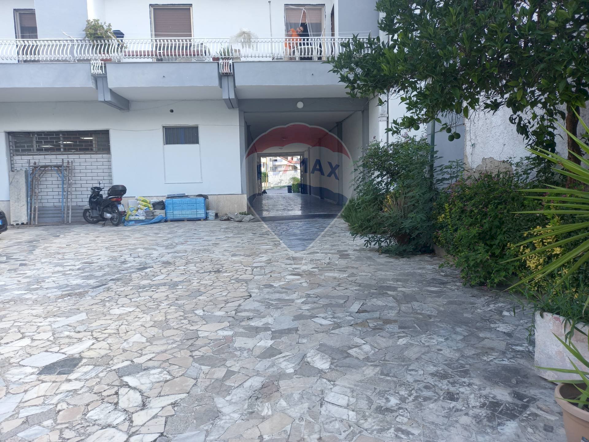 Edificio all\'aperto - Locale Commerciale Via Del Lavoro
283, Santa Maria Capua Vetere - foto 3