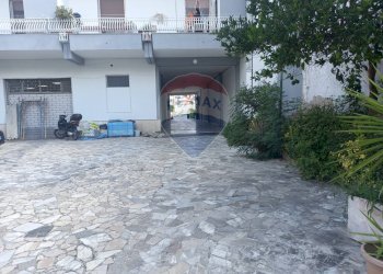 Edificio all\'aperto - Locale Commerciale Via Del Lavoro
283, Santa Maria Capua Vetere - foto 3