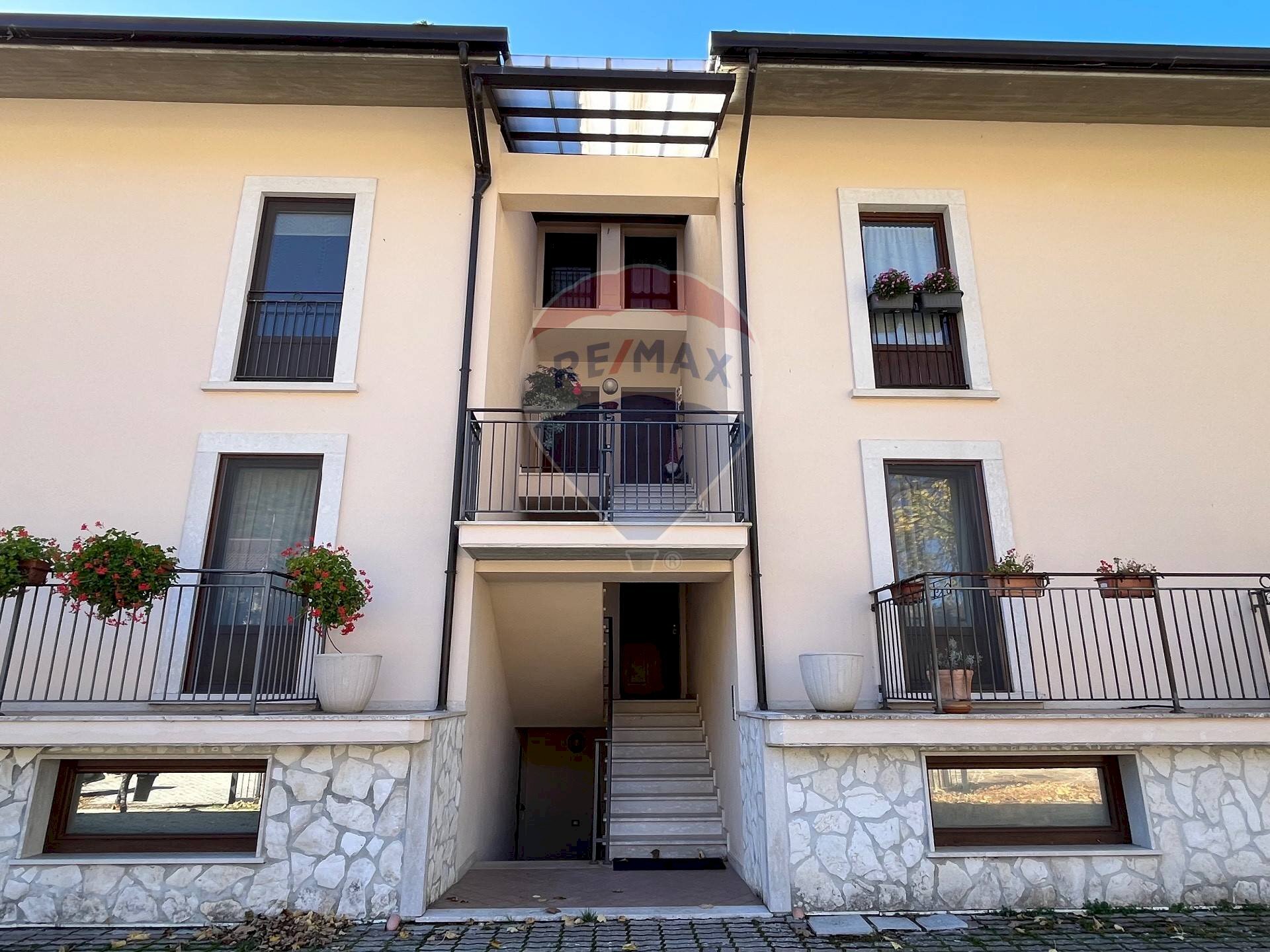 Edificio all\'aperto - Quadrilocale Via Roma
 
35, Villetta Barrea - foto 1