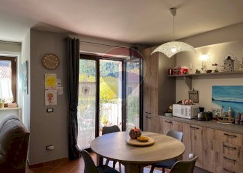 Sala da pranzo - Quadrilocale Via Roma
 
35, Villetta Barrea - foto 13