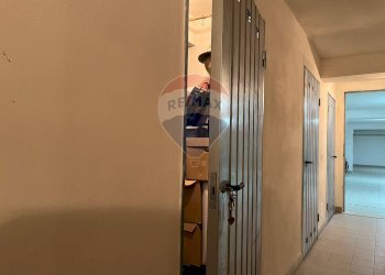 Hall / corridoio - Quadrilocale Via Roma
 
35, Villetta Barrea - foto 43