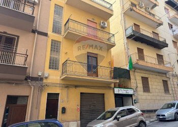 Edificio all\'aperto - Quadrilocale Via Nicolò Tommaseo
 
26, Bagheria - foto 2