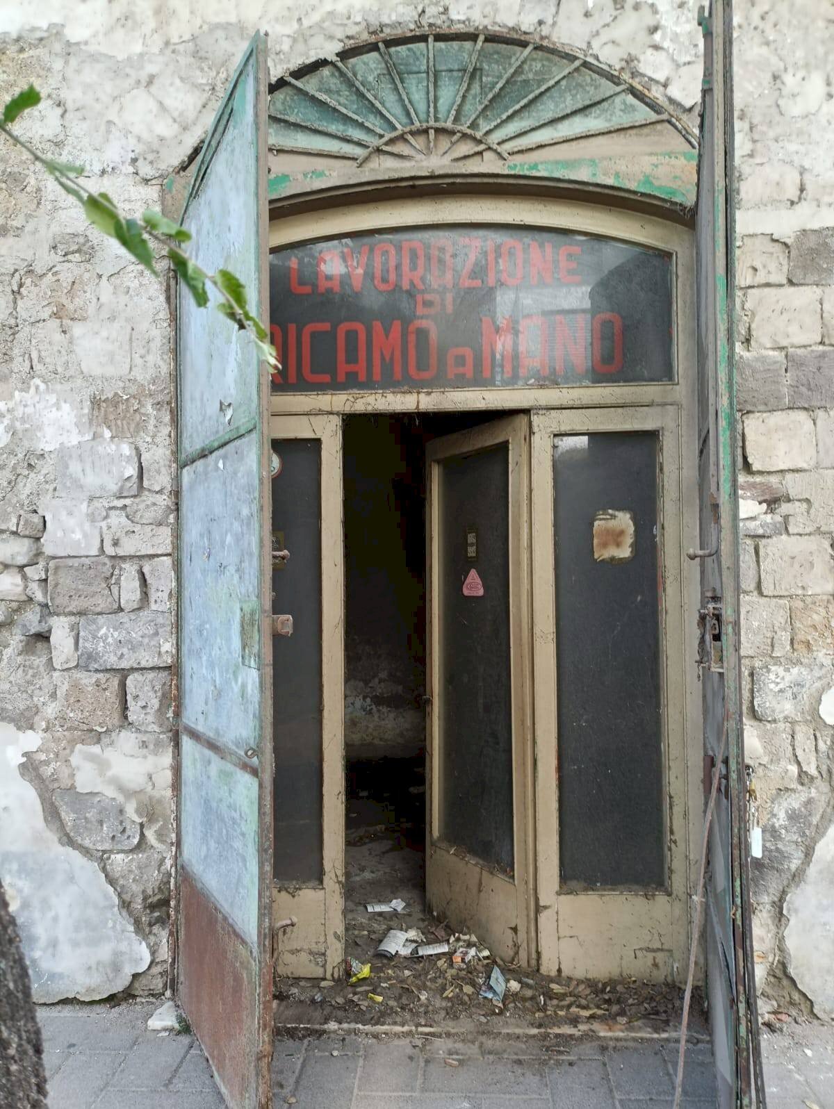 Foto 2 - Commercial Premises CORSO VITTORIO EMANUELE
 
16, Angri - photo 2