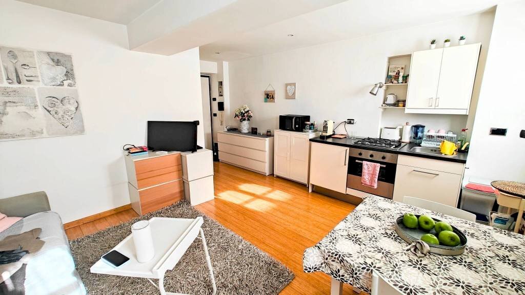 Soggiorno - Monolocale via del Carmine, 24, Torino (zona Centro) - foto 2