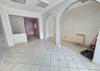 Interno non residenziale - Negozio via Edmondo De Amicis, Lastra a Signa - foto 1