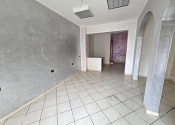 Interno non residenziale - Negozio via Edmondo De Amicis, Lastra a Signa - foto 2