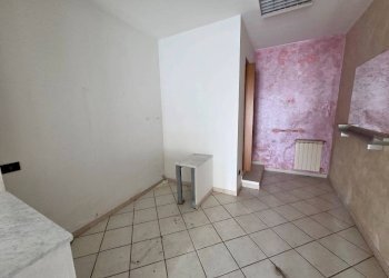 Interno non residenziale - Negozio via Edmondo De Amicis, Lastra a Signa - foto 5