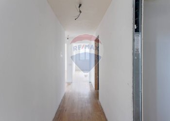 Hall / corridoio - Trilocale Capriate San Gervasio - foto 9