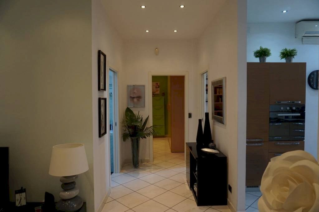 Corridoio - Four-room apartment via Gerolamo Bordone, 5, Genova (neighborhood Cornigliano) - photo 2