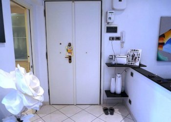 Ingresso - Quadrilocale via Gerolamo Bordone, 5, Genova (zona Cornigliano) - foto 3