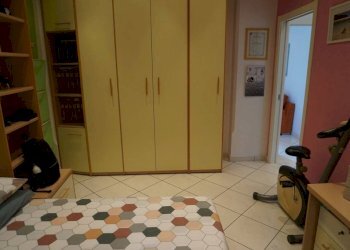 Camera da letto - Quadrilocale via Gerolamo Bordone, 5, Genova (zona Cornigliano) - foto 13