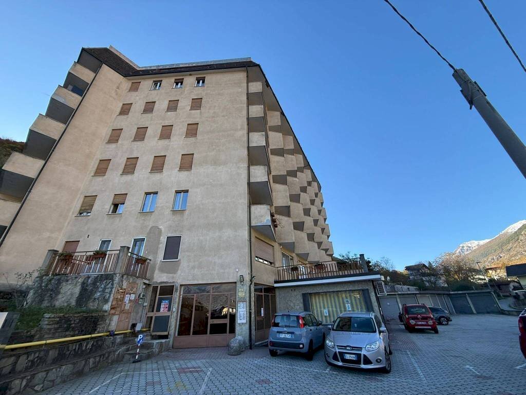 Facciata - Bilocale via Giuseppe Augusto Levis, 40, Chiomonte - foto 2