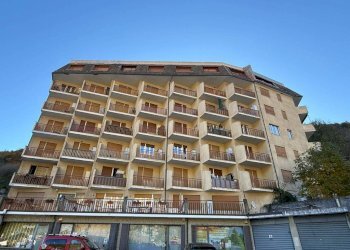 Facciata - Bilocale via Giuseppe Augusto Levis, 40, Chiomonte - foto 1