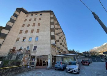 Facciata - Bilocale via Giuseppe Augusto Levis, 40, Chiomonte - foto 2