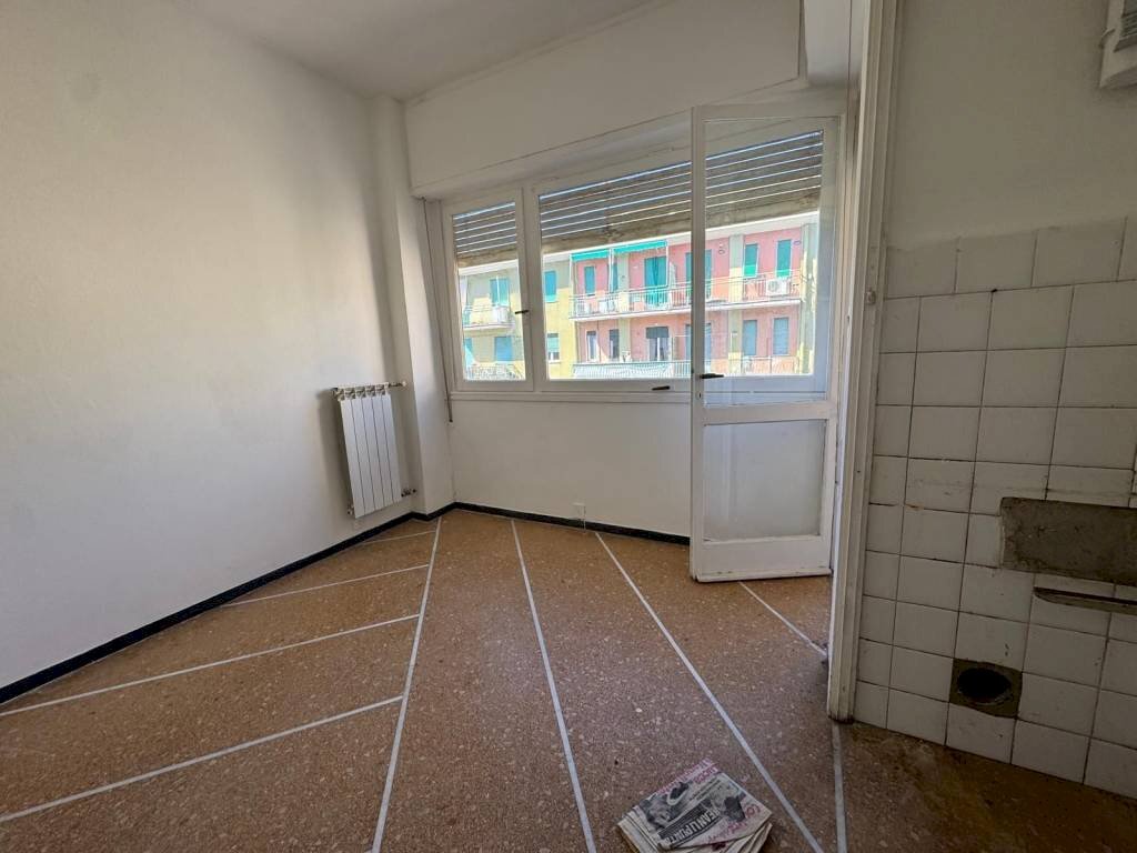 Sala da pranzo - Bilocale via Tito Speri, frazione San Massimo, Rapallo - foto 3