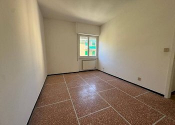 Camera da letto - Bilocale via Tito Speri, frazione San Massimo, Rapallo - foto 8