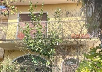 Facciata - Casa indipendente via papa giovanni xxiii, Agrate Conturbia - foto 2