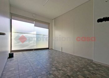 Ufficio - Negozio via Martiri della Libertà, Arona - foto 6