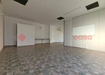 Ufficio - Negozio via Martiri della Libertà, Arona - foto 9