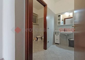 Disimpegno - Negozio via Martiri della Libertà, Arona - foto 10