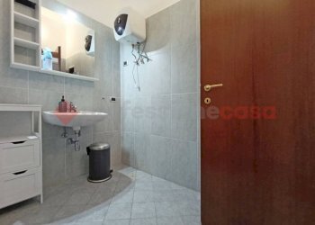 Bagno - Negozio via Martiri della Libertà, Arona - foto 11