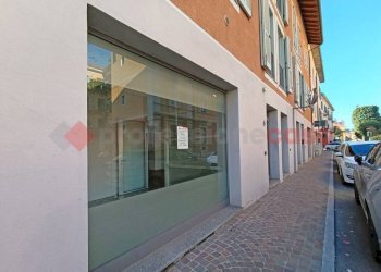 Zona - Negozio via Martiri della Libertà, Arona - foto 15