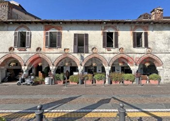 Facciata - Stabile - Palazzo piazza Del Popolo, Arona - foto 6