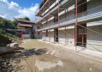 Facciata - Bilocale via Glisente, Castelletto Sopra Ticino - foto 3