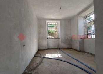 Stanza non arredata - Bilocale via Glisente, Castelletto Sopra Ticino - foto 6