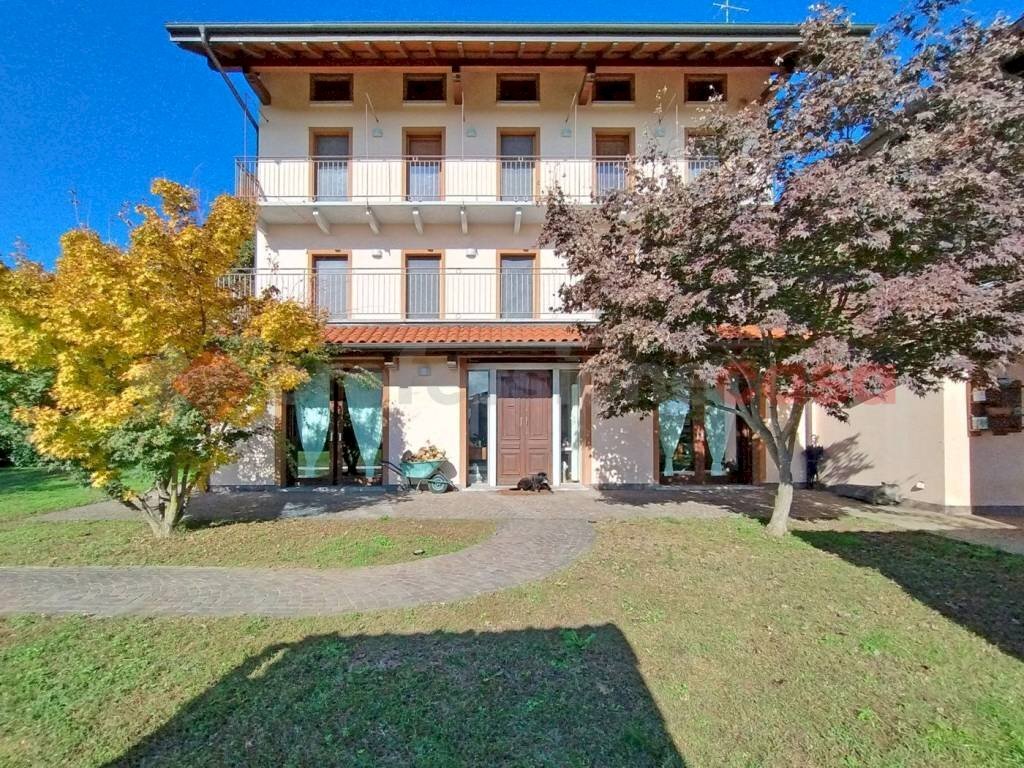 Facciata - Casa indipendente via nazionale, Borgomanero - foto 1