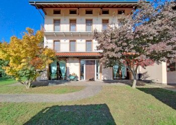 Facciata - Casa indipendente via nazionale, Borgomanero - foto 1