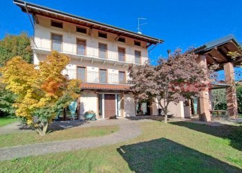 Facciata - Casa indipendente via nazionale, Borgomanero - foto 2