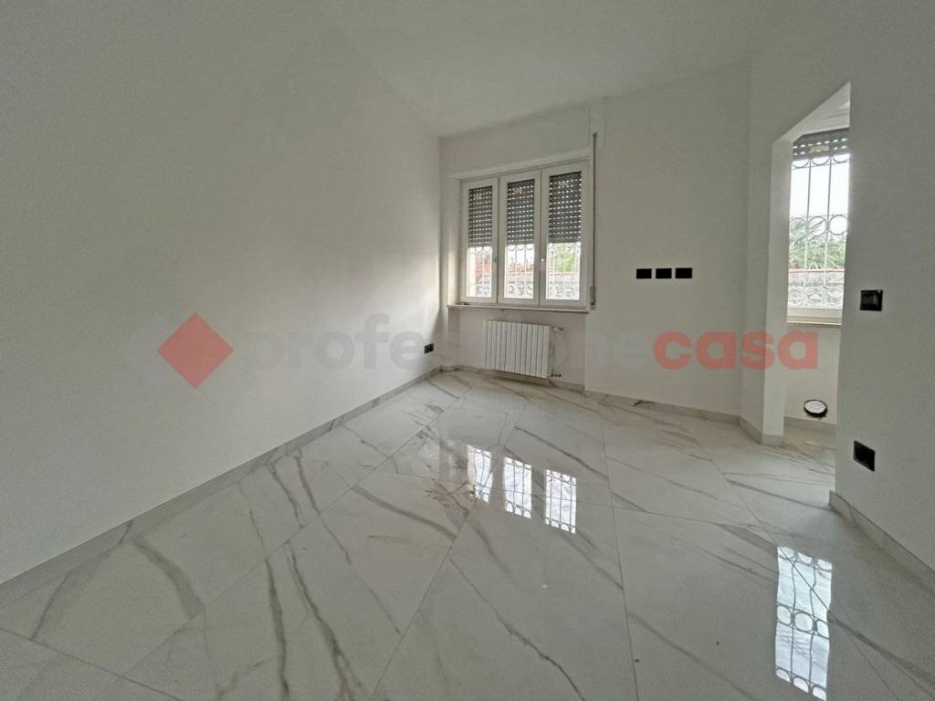 Cucina - Trilocale via Vecchia, Borgomanero - foto 1