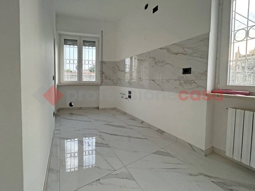 Salone - Trilocale via Vecchia, Borgomanero - foto 3