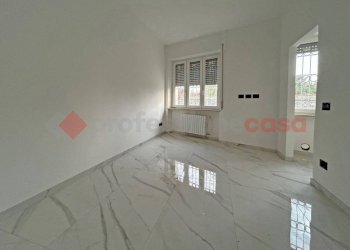 Cucina - Trilocale via Vecchia, Borgomanero - foto 1