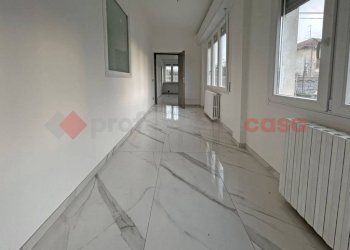 Corridoio - Three-room apartment via Vecchia, Borgomanero - photo 5